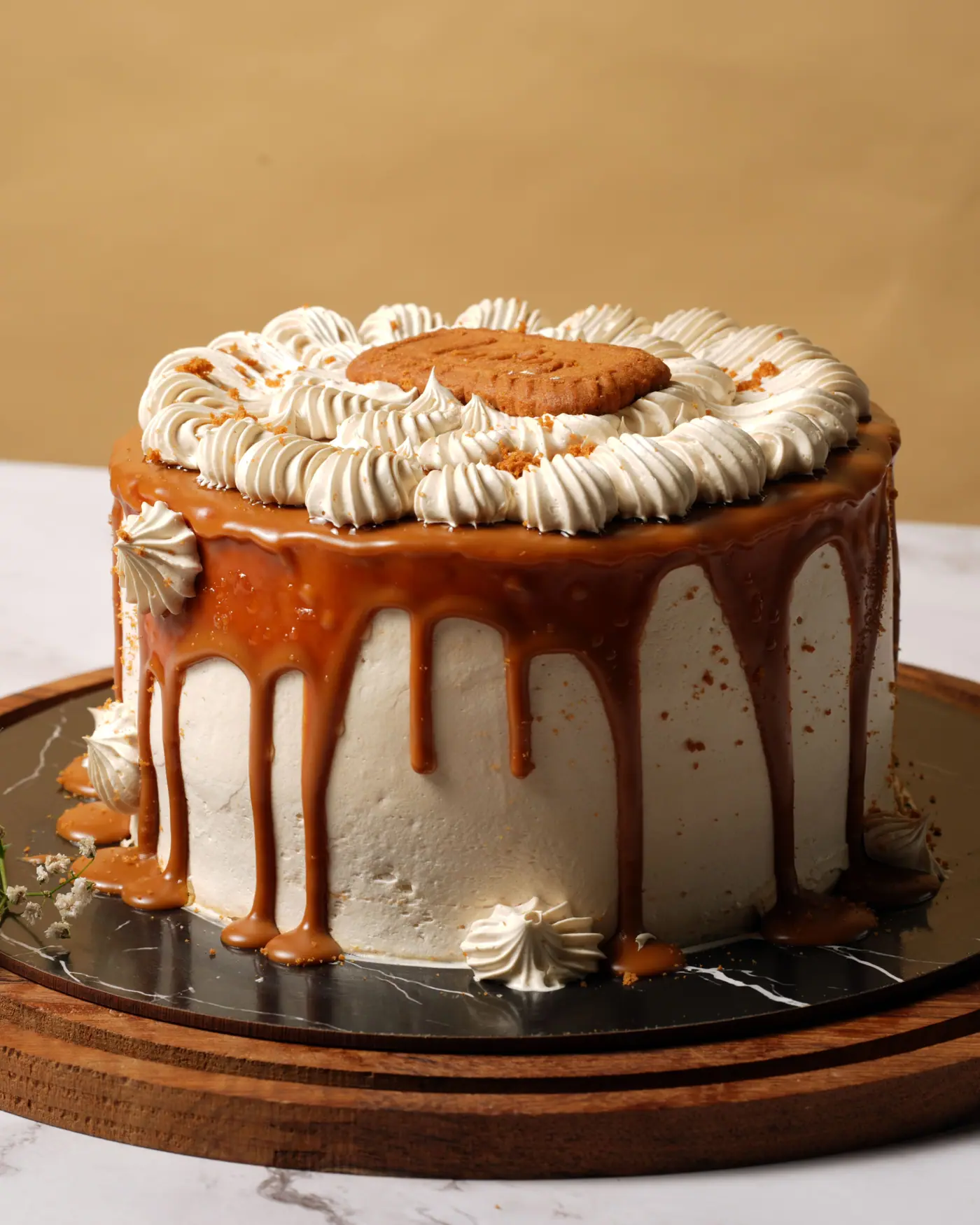 Biscoff drip cake with piped cream